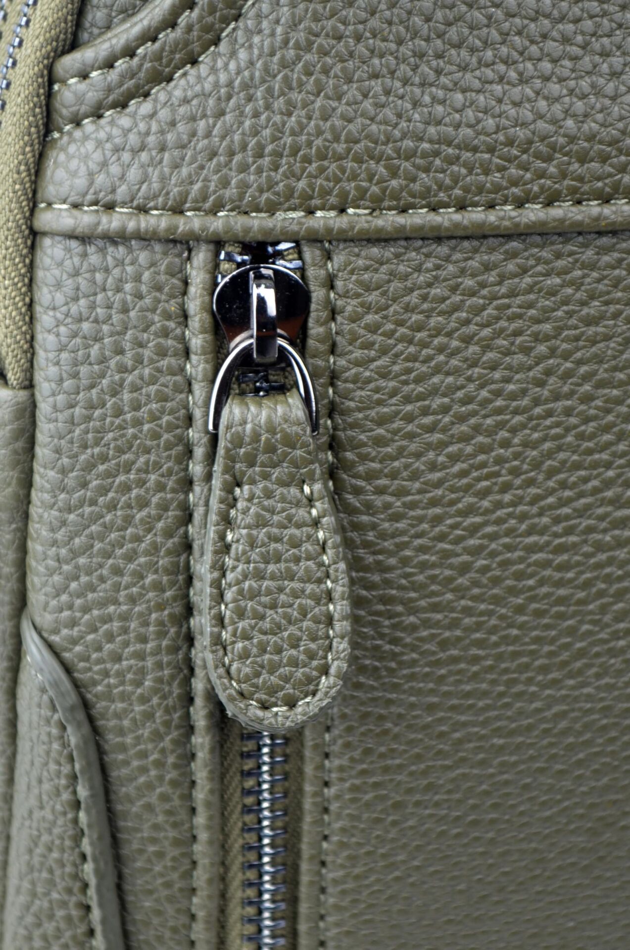 Zamansız Şıklık ve Günlük Konfor: Omuz Çantası