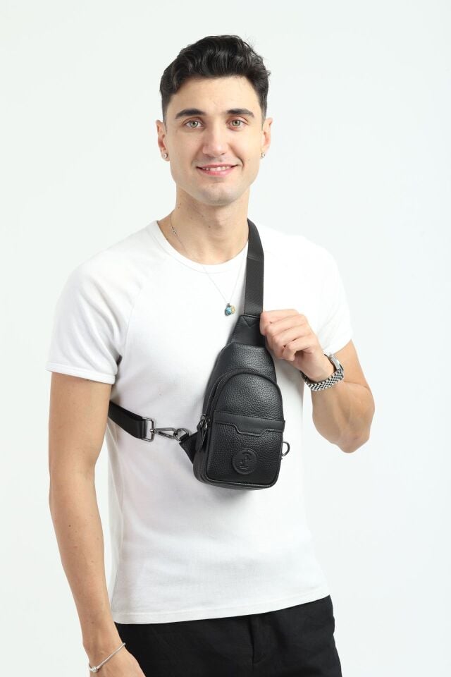 Siyah Küçük Omuz Çantası - Fonksiyonel Bölmeli Askılı Çapraz Çanta