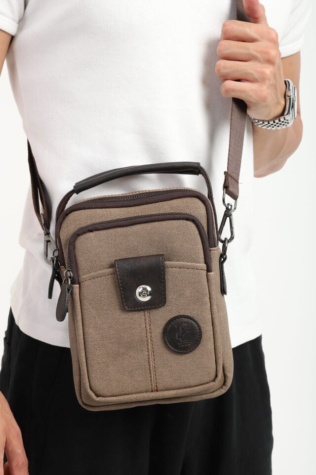 Kahverengi Kanvas Erkek El ve Omuz Çantası – Ayarlanabilir Çapraz Askılı, Çok Bölmeli Postacı Çanta